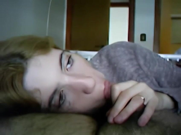 masked woman: Młoda blondynka z ssie kutasa z miłością i dostaje wytrysk...