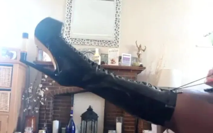 Uk Joolz: Trying on my high heels
