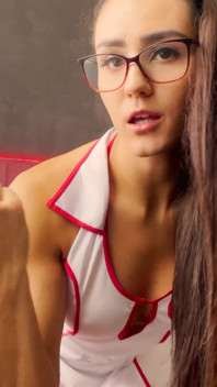 JOI-Doktor mandy sweet bittet ihren patienten, einen schönen handjob zu geben und alles in ihrem Arsch zu genießen!