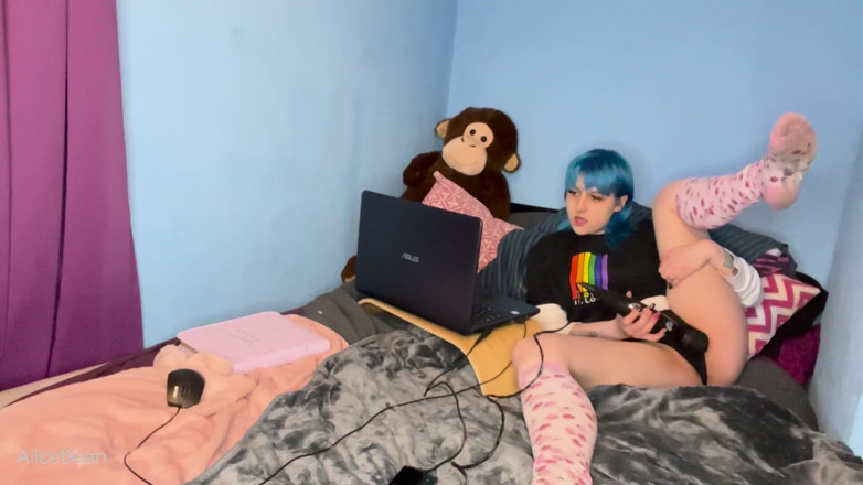 Alice Bean: Watching Your Girlfriend Masturbate