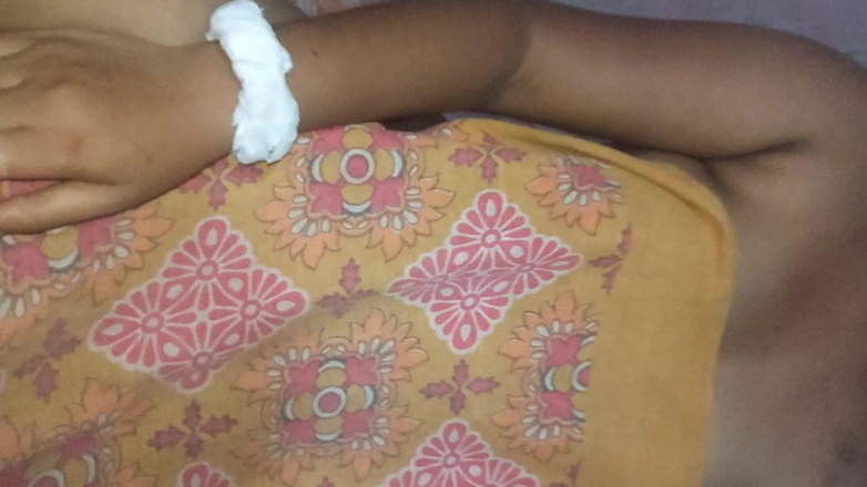 Pujahalder4828: Desi Indische Bhabhi neuken door haar man lul en een...