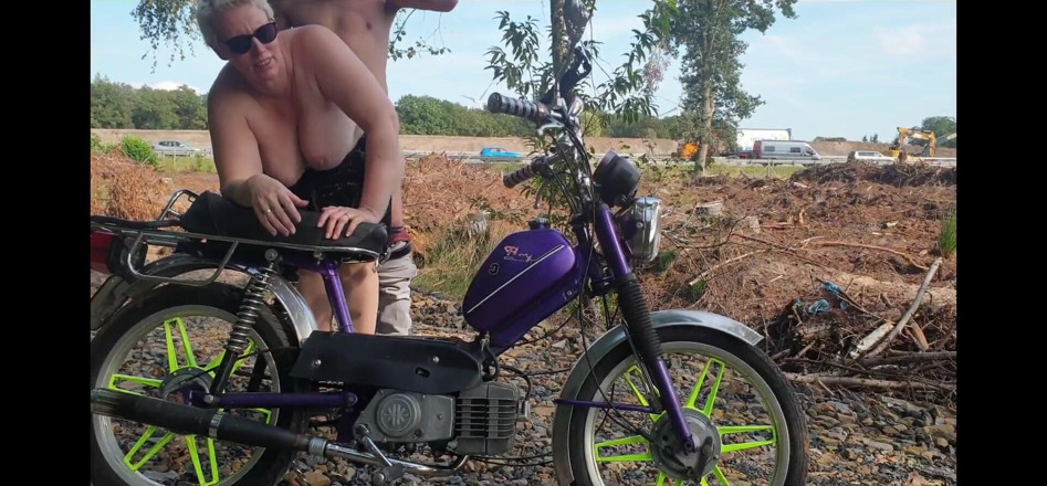 UserBitch1: Felación Y Follada En El Bosque