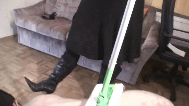 Femdom Austria: Cleaning naked