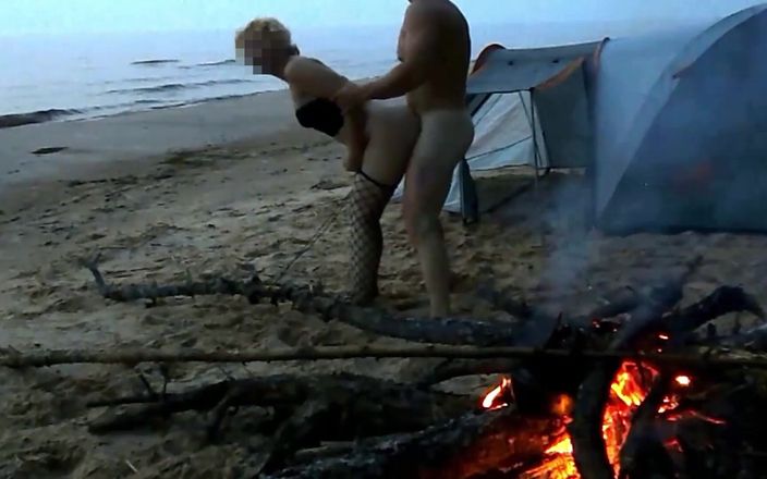 RS couple: Nachtelijk neuken op het eiland