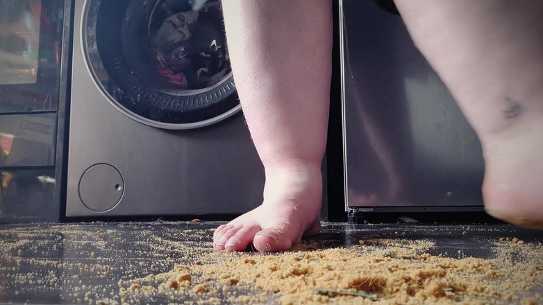 Mxtress Valleycat: Giantess Stompilation