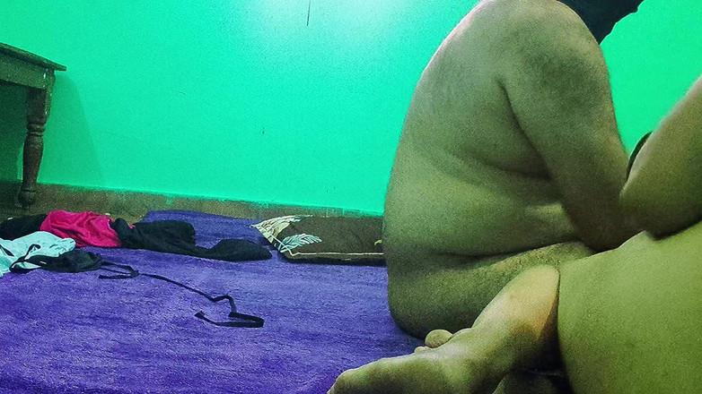 BadMash_Bhabhi: 继父把他的继女当上了老婆，让她怀孕了