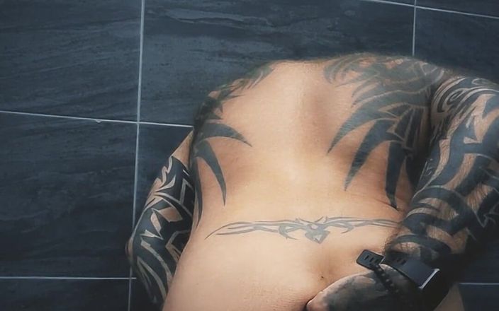 Marc Angelo: Couilles avant la douche
