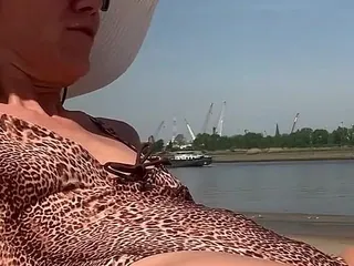 Lolacam: Flash in Swimsuit