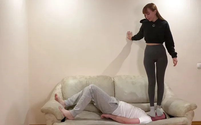 Petite Princesses Femdom: Real extreme head crush jumping trampling and full weight face...