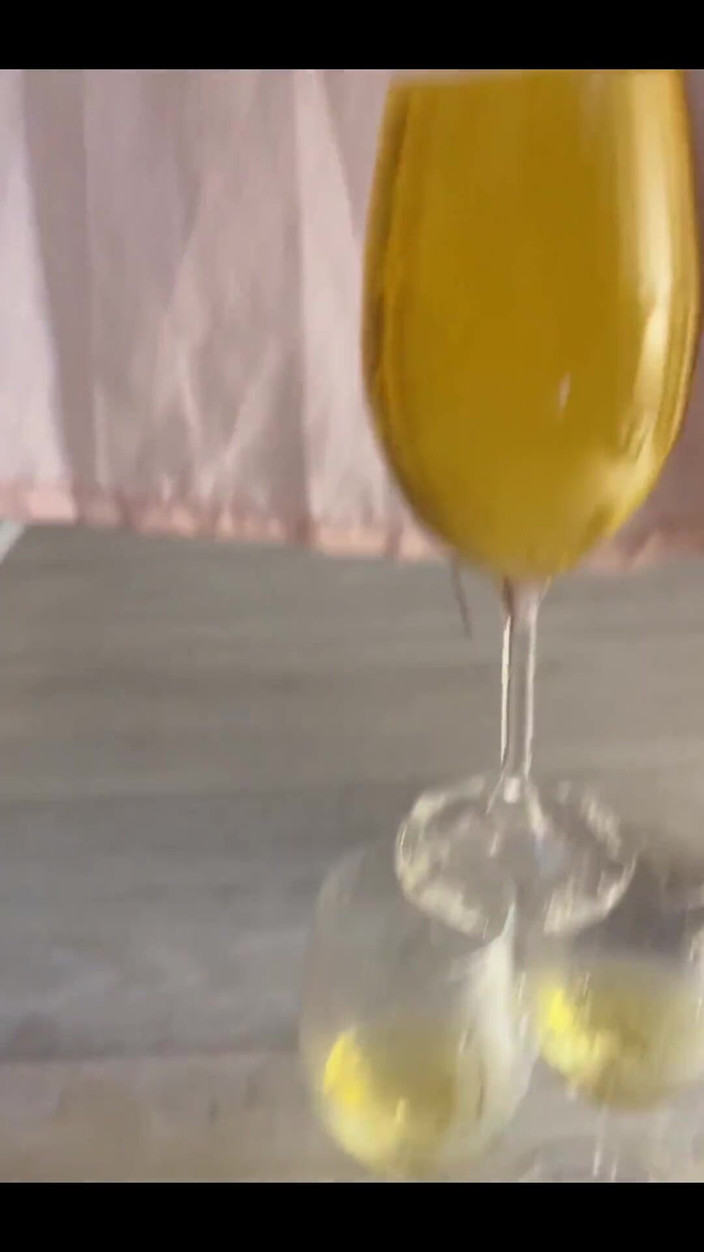 Crypto Mommy: グラスの中で放尿