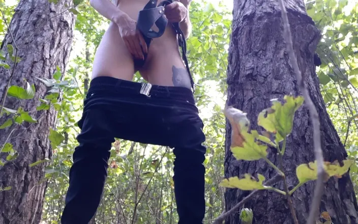 Lesbian-candys: My First Time Strapon Fucking Myself in the Woods Without...