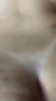 Dziewczynka mojej żony przymierzała kilka majtek, nie mogłem tego znieść, pieprzyłem jej gorącą cipkę, doszedłem w jej tyłek.