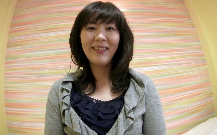 Japan Lust: Gładka japońska puma uwielbia drażnić i pieprzyć swoje ciało