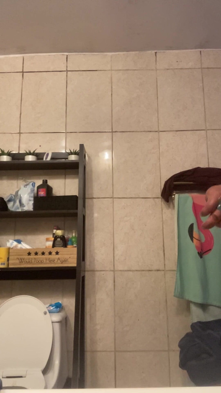 Chubbytits16: Potřebuji muže, aby mě osprchil a hrál si s mými...