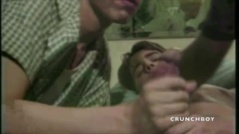 GAY VINTAGE PORN: Il tipo etero viene usato dal suo migliore amico porno...