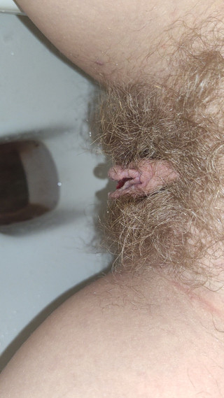 Risky Hairy Couple: Писсинг