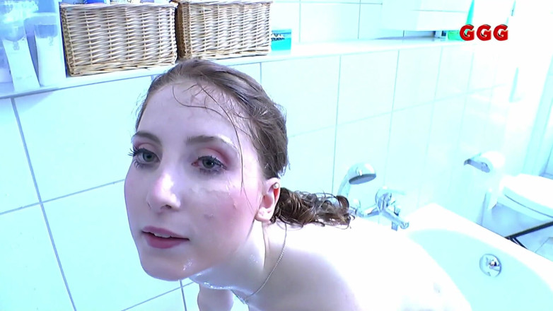 GGG John Thompson Studio: Ggg - Little Slut Swallows a Lot of Piss From Several...