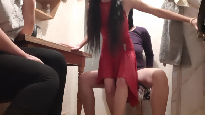 Lesbian-illusion: 다른 여자에게 따먹히는 걸 지켜보는 바람난 마누라