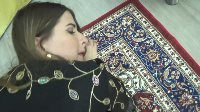 Amateur Homemade Porn: Fucking My Sexy Cute Arab Stepsister When Parents Are Outside