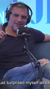 Latina oleada com belos peitos Kataleya Ross pula na máquina vibrador até ela gozar! Juan Bustos Podcast