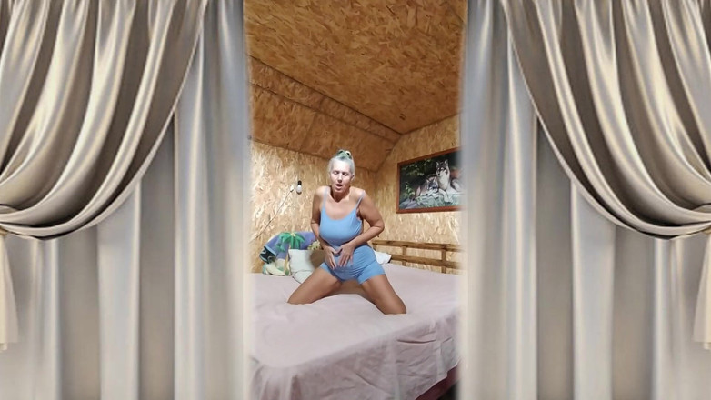 Lukerya: हॉट गृहिणी lukerya ने नए दिन की बधाई दी