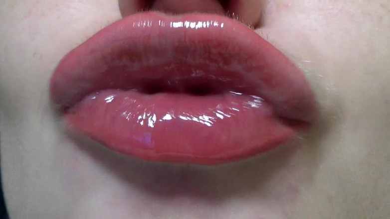 Goddess Misha Goldy: Lippenfetisj! Kussen! Lippen glans!