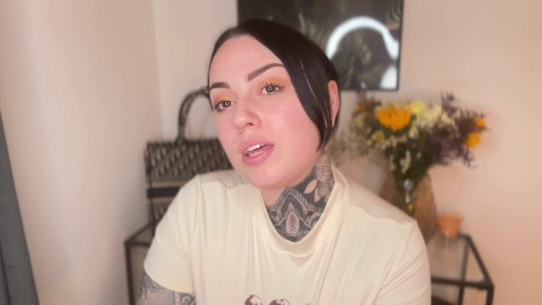 Miss Valentina: Tapette, éjaculation dans une culotte, coaching masturbatoire