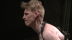 30 Minutes of Torment: Kickboxer thẳng được dunked trong khi bắn tinh của anh ấy