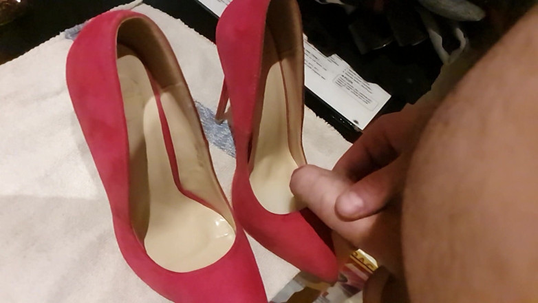 Milosbroz: Beautiful Sexy Pumps of My Girlfriend's Friend.