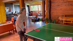 Jade Kink: Il vero vincitore di strip ping pong prende tutto