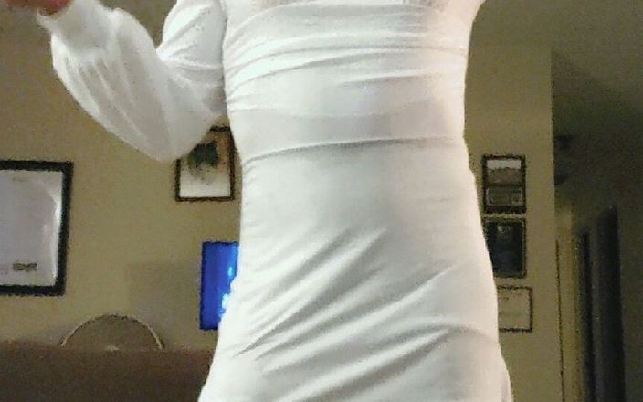 Lisa B.: Lisa di Awhite Slip
