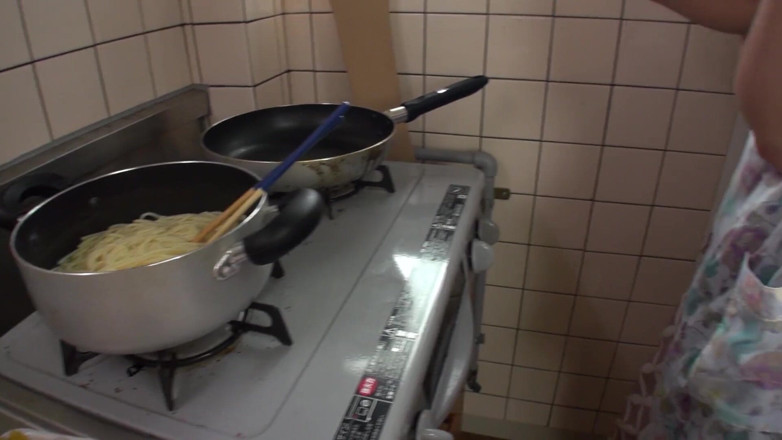 Caribbeancom: Awek Asia muda cantik dikongkek gangbang