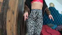 MilfyCalla: Ev Kıyafeti Twerk Azdırma - Büyük Göt Sallıyor Ve Külotsuz Titreşimler