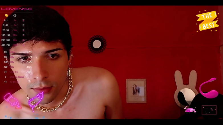 Diego_latinboy: Twink si masturba in pubblico