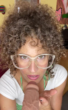 VibeWithMommy: Madrasta JOI confessa que ela sempre teve um crush em...