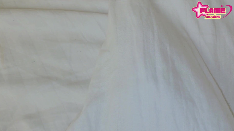 DesiHeat Studio: Enteado pego fodendo sua meia-irmã adora fazer sexo