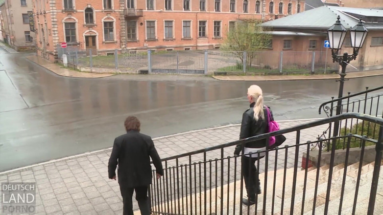 German Porn: Vivian Schmitt passa del tempo con un cazzo perché il...
