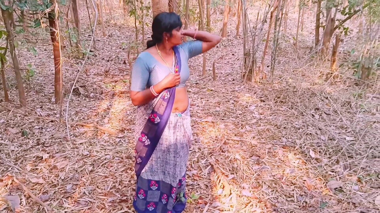Telugu honey lips: Indický venkovní sex. Tajné šukání manžílka desi bhabi v lese. Telugské...