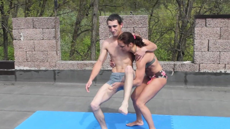 KO Entertainment: Kyra is a 2-times box world-champion and she show us her...