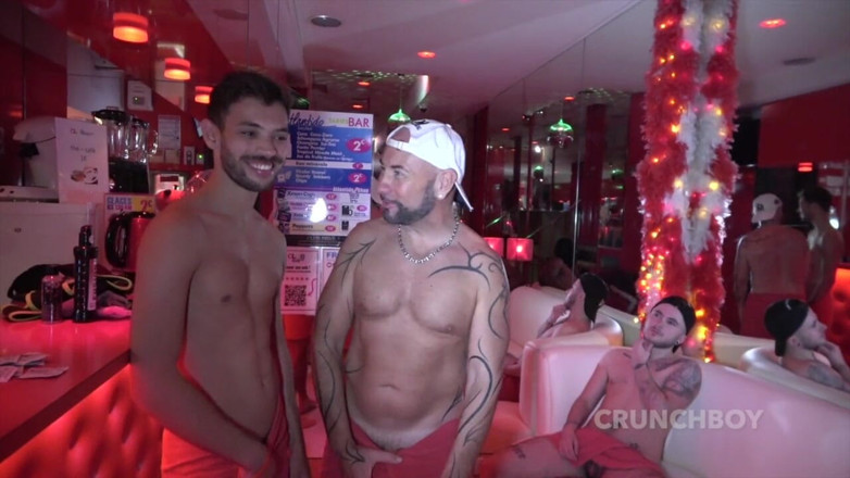 TRANSBOY STUDIO PUSSY MAN: gang bang senza preservativo in jordan green a PARIGI
