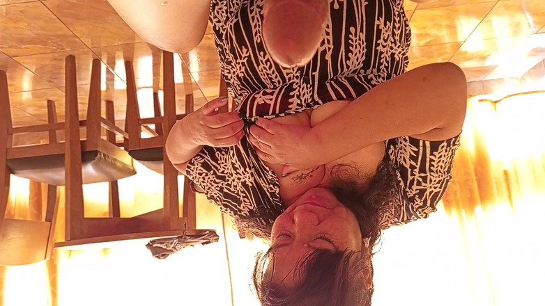 Moo DBOXXX: Met rijpe Christian zuigt ze mijn pik zoals het zou...