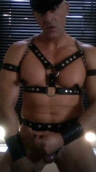 Gayleatherman кончает