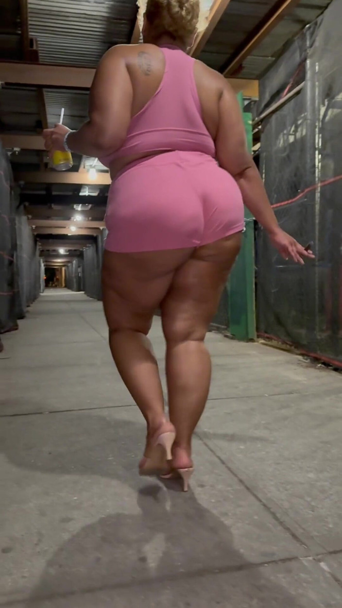 PutiLing: Leg Tease - Big Ass Worship - Latina BBW Puerto Rican Big...