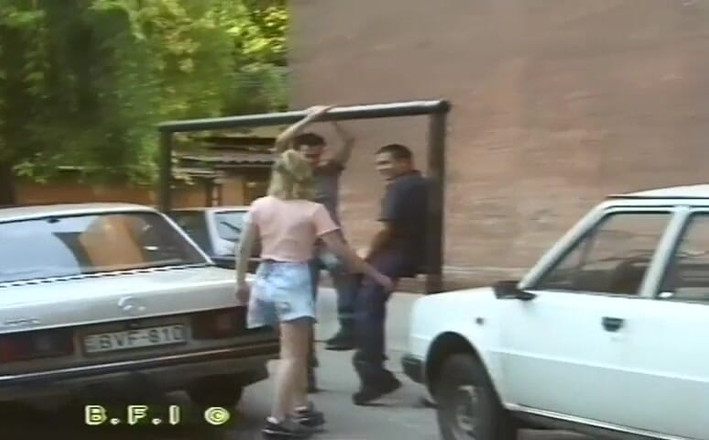 Horny Teenies: Young lovers trio