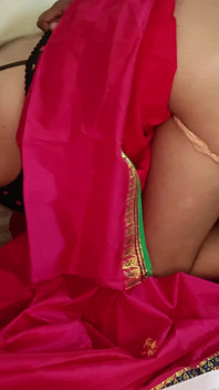 Profesoară indiană de sex - Mem apucă pula studentului în timp ce găsește o țigară și este futută