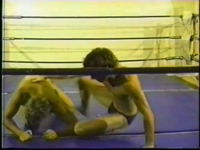 Gays Case: Fit studs wrestle naked at the gym