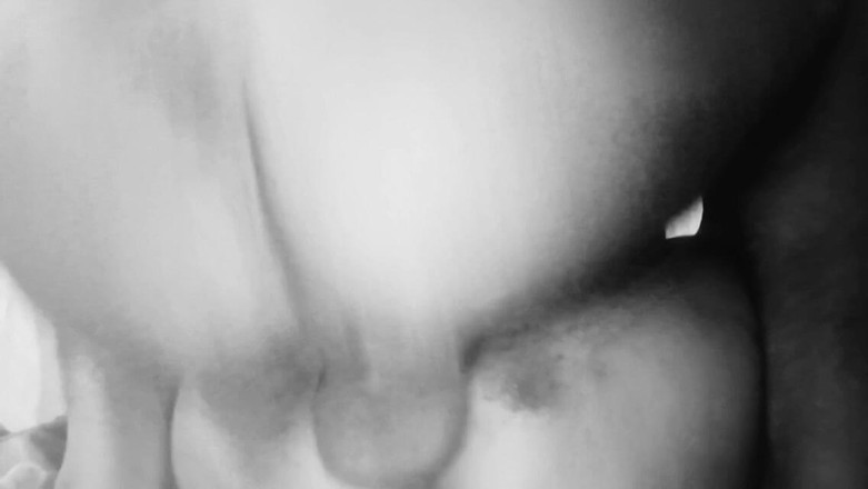 DesiFucker2130: 印度熟女性爱印地语视频，性感人妻享受大鸡巴