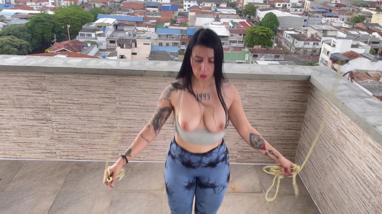 Sweetkimmi: Saya bercinta dengan zakar yang bagus semasa bersenam dan merobek...