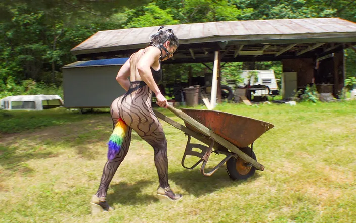 Sammi Starfish: Plugged Slave - Humiliating Farm Chores