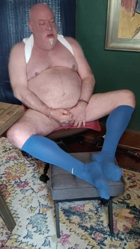 Masturbando-se em Titey Whities e Long Blue Socks